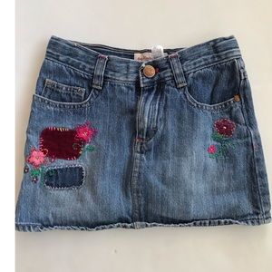 OshKosh Girls Blue Denim Skirt Embroidered With Floral Designs Size 6